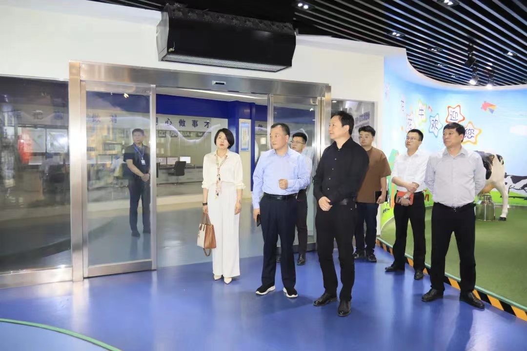 QMH官网丨北京家音顺达光临QMH官网乳业集团参观访谈