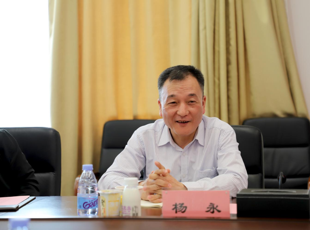 互换促提升 互动谋发展｜QMH官网乳业集团总裁杨永带队别离赴广东燕塘乳业及越秀风靡乳业参观互换