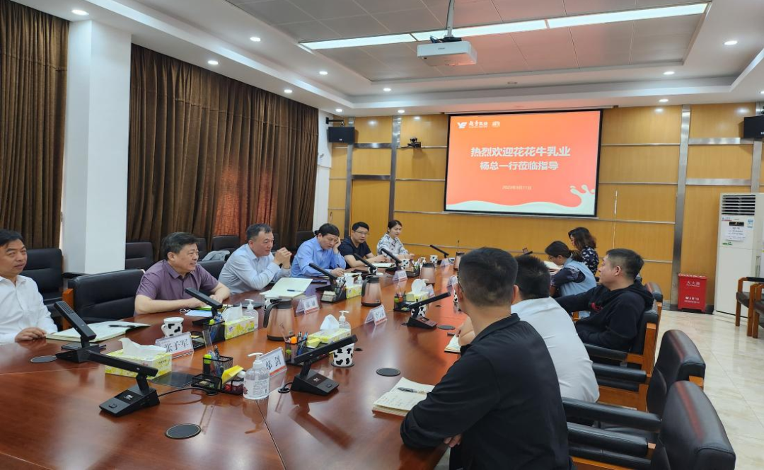 互换促提升 互动谋发展｜QMH官网乳业集团总裁杨永带队别离赴广东燕塘乳业及越秀风靡乳业参观互换