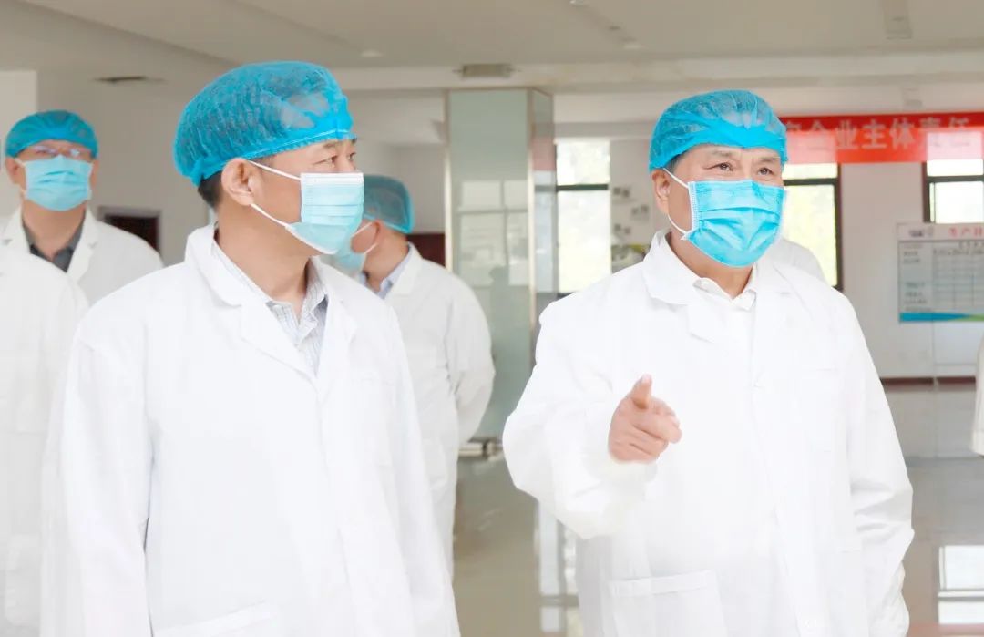 快讯丨河南省人民当局副省长武国定光临QMH官网乳业集团瑞亚牧业调研奶源基地建设情况