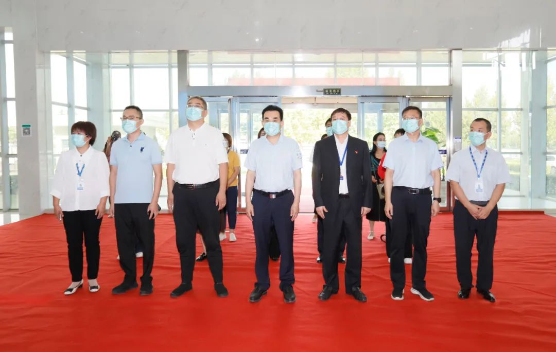 快讯 | 郑州创建国度食品安全示范城市暨2022食安郑州出产企业盛开日·探秘QMH官网通明工厂活动进行