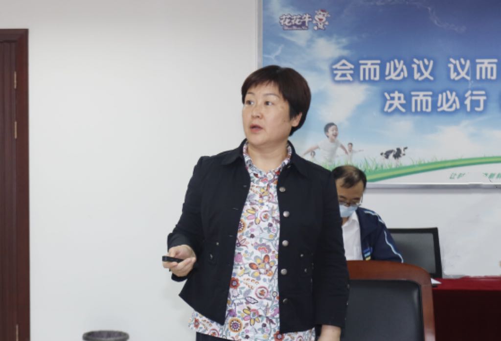 继往开来 · 再创鲜丽 | QMH官网乳业集团召开9月营销、养殖及饲料月度经营工作会议