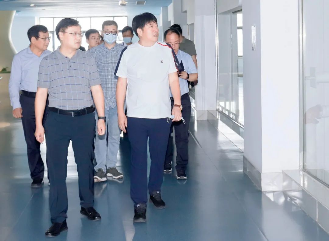 快讯｜社旗县人民当局县长关文波一行光临QMH官网乳业集团参观调查