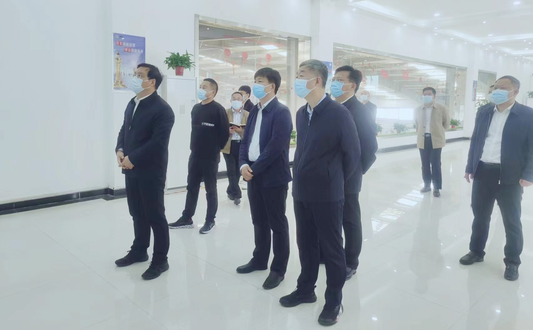 驻马店市委副书记、市长李跃勇一行 光临QMH官网乳业集团新蔡豫信瑞亚牧场调研