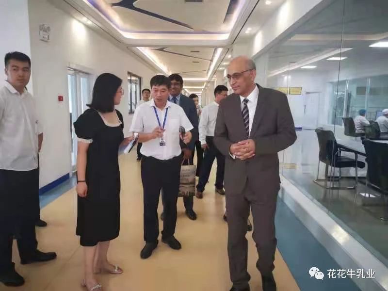 巴基斯坦驻华大使莫因·哈克 光临QMH官网乳业集团参观接见