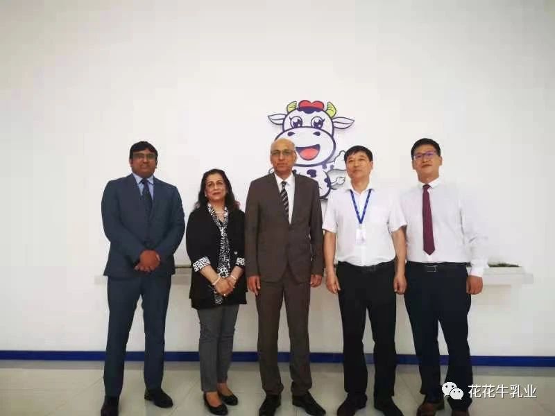 巴基斯坦驻华大使莫因·哈克 光临QMH官网乳业集团参观接见