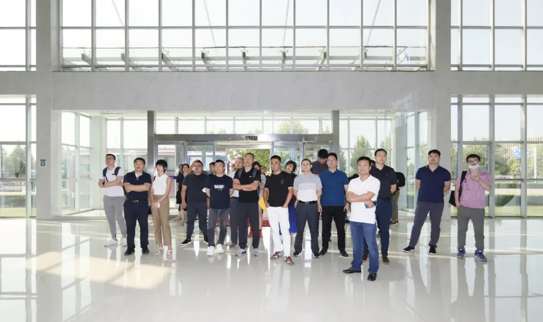 快讯 | 长江商学院智能造作学会走进QMH官网乳业集团