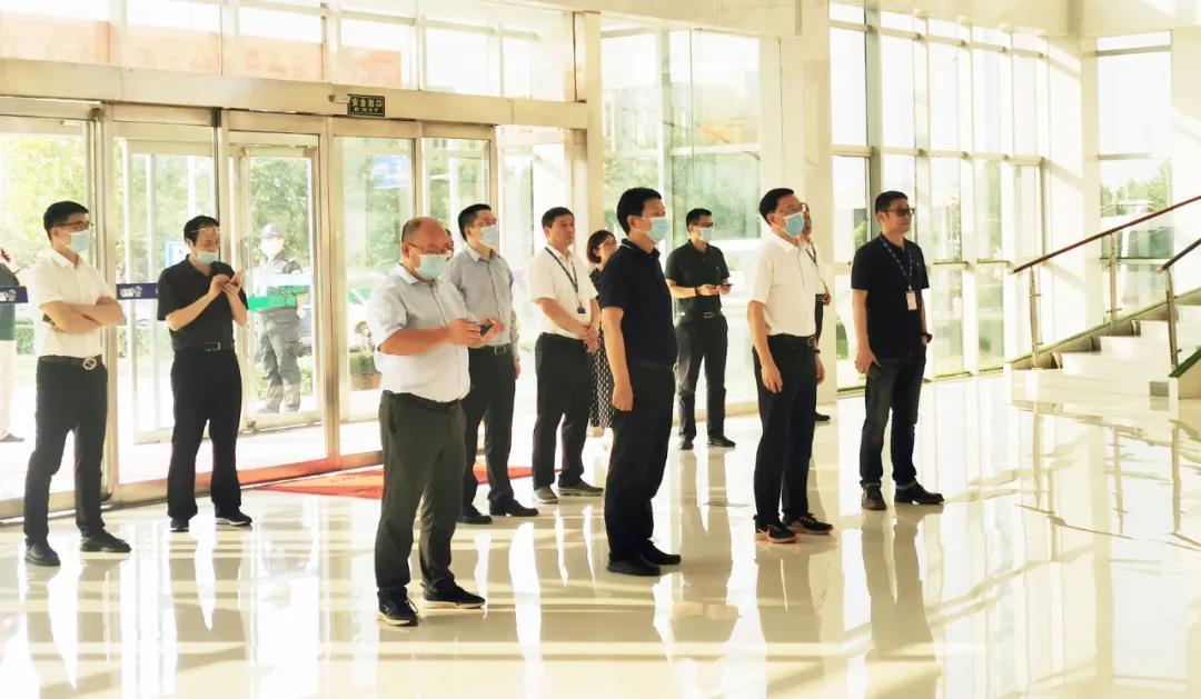 快讯 | 湖北省农业厅副厅长王海涛等辅导一行光临河南QMH官网乳业集团参观调研