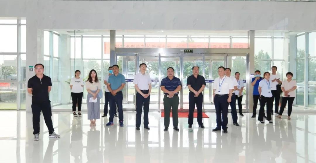 快讯 | 河南省人民敌灾食品安全委员会办公住宅三批食品安全示范区验收组辅导光临QMH官网乳业集团验收食品安全示范区建设情况