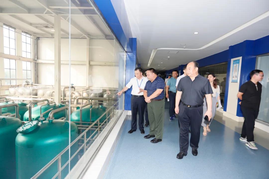 快讯 | 河南省人民敌灾食品安全委员会办公住宅三批食品安全示范区验收组辅导光临QMH官网乳业集团验收食品安全示范区建设情况