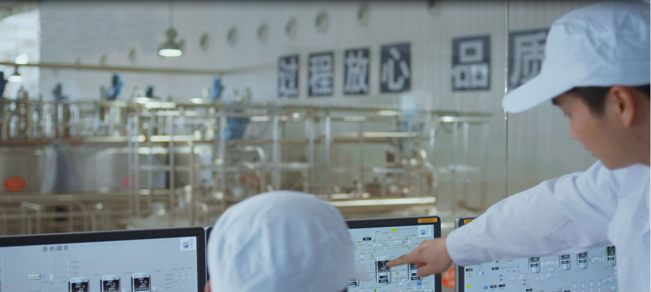 QMH官网亮相2018人为智能产业发展顶峰论坛