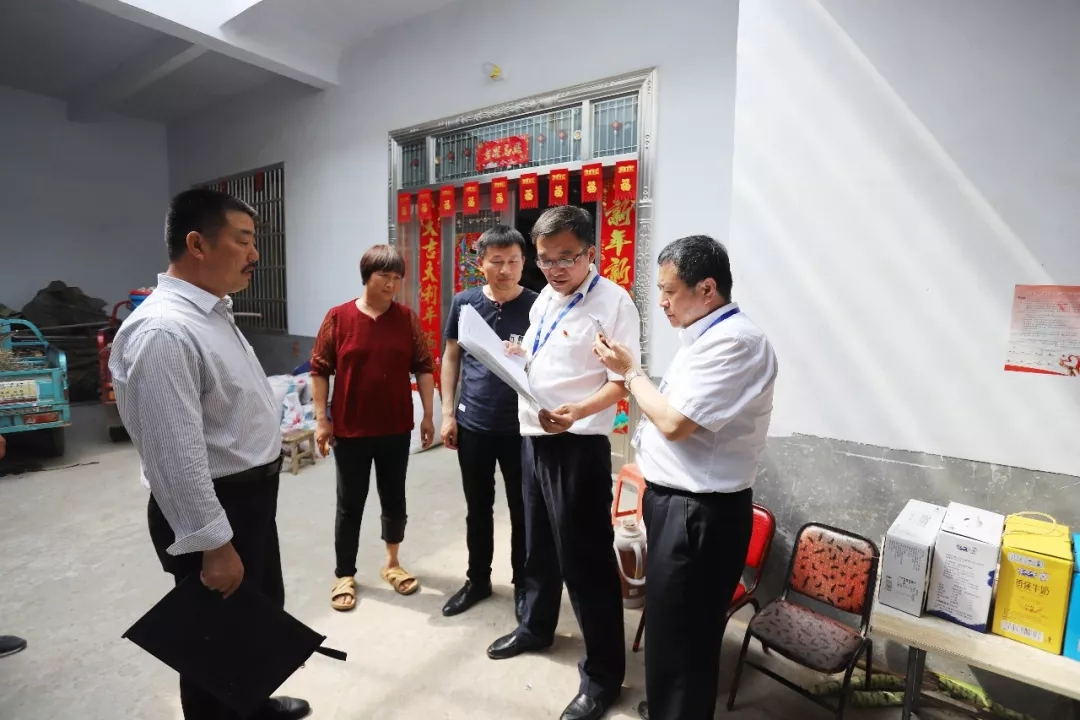 QMH官网乳业集团走访慰问穷困户 结对助扶暖人心 QMH官网乳业集团走访慰问穷困户 结对助扶暖人心