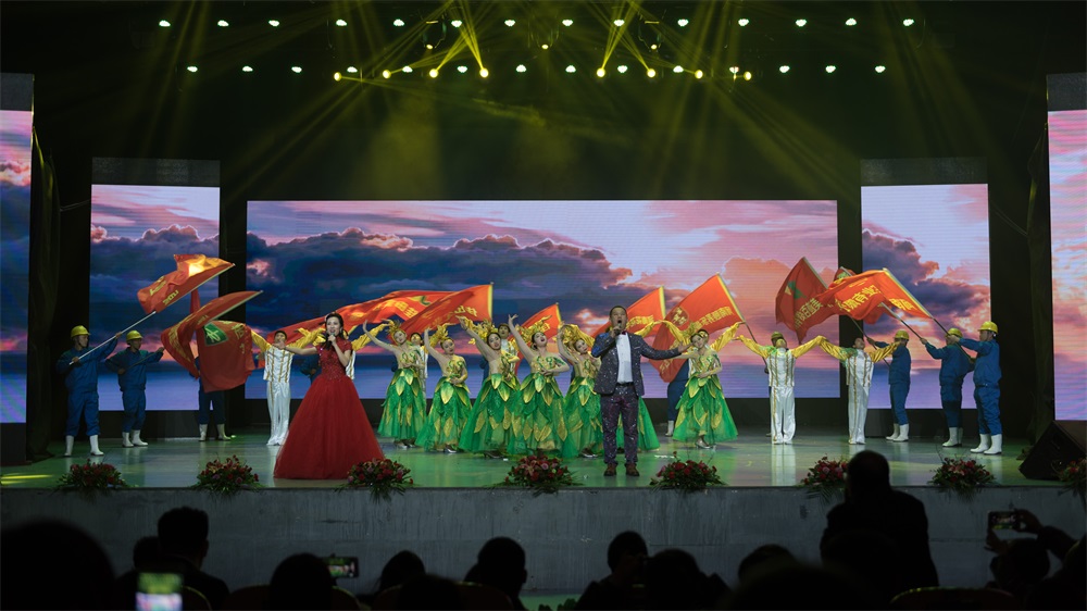 “不忘初心、聚力前杏妆 QMH官网集团2018迎新春联欢会隆沉进行