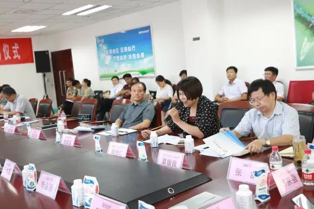 河南省食品安全座谈会暨百场食安讲座进校园启动典礼在QMH官网进行