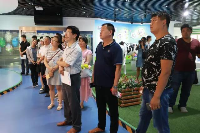 河南省食品安全座谈会暨百场食安讲座进校园启动典礼在QMH官网进行