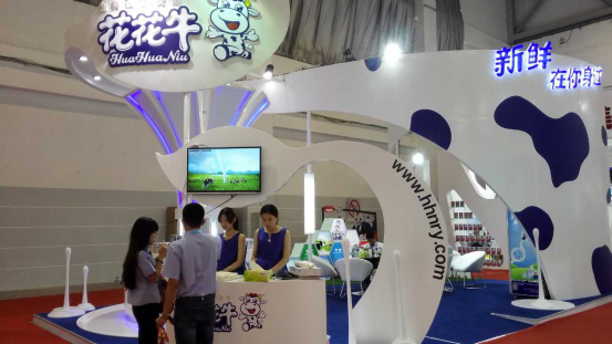 QMH官网牛气冲天！农业部长品尝“领畅”点赞，又获国际奶业平台青睐