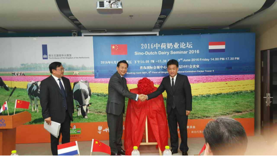 QMH官网牛气冲天！农业部长品尝“领畅”点赞，又获国际奶业平台青睐