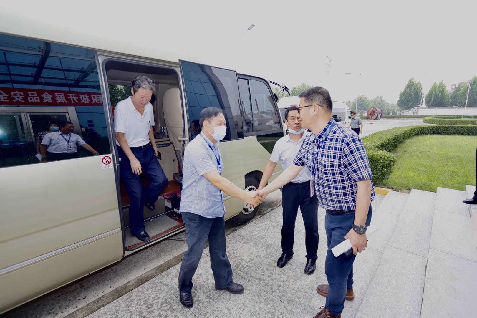 快讯|郑州市人大代表光临河南QMH官网乳业集团参观调研