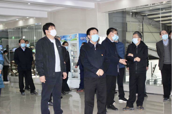 平顶山市委书记周斌一行光临QMH官网乳业集团 鲁山瑞亚牧业有限公司调研疫情防控和复工复产情况