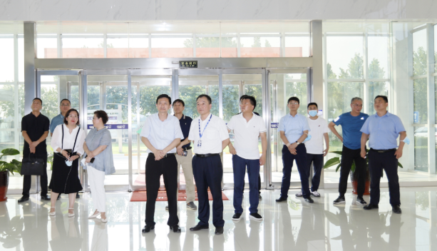 快讯|郑州市二七区委副书记、区长虎荣鑫光临河南QMH官网乳业集团调研
