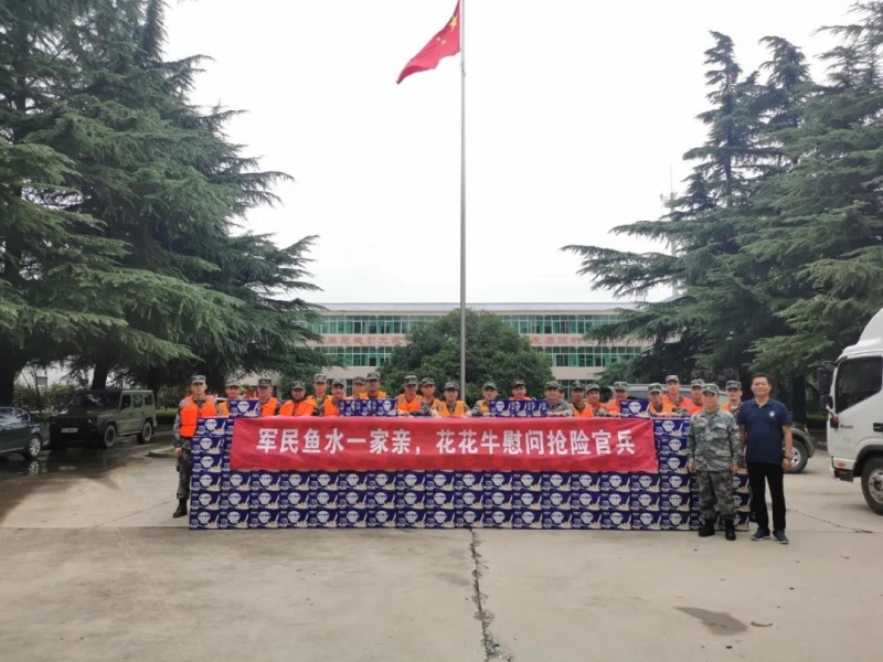 大雨无恋人有情！QMH官网乳业慰问常庄水库抗洪抢险官兵