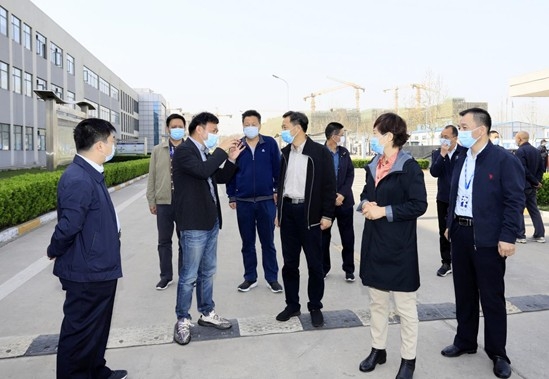 郑州市人大副主任孙黎、市当局副市长李喜安一行 光临花花７⒄埂叭鸵磺俊被疃