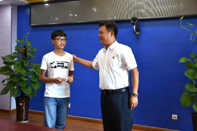 QMH官网济困解难，助力学子圆梦香江