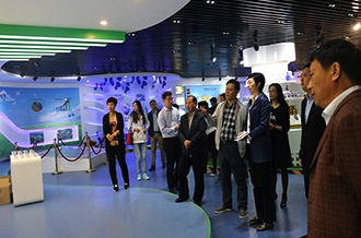 郑州市二七区区委、统战部部长王玉红光临QMH官网生物科技有限公司参观领导