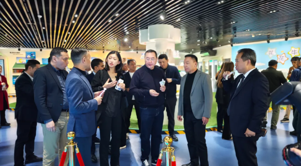 河南省委表事办副主任李冰陪同哈萨克斯坦共和国阿拉木图州州长一行到访QMH官网