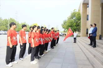 弘扬五四心灵 激扬青春力量——河南QMH官网乳业集团发展青年徒步活动